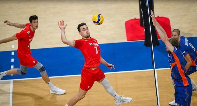 在中局阶段, 土耳其男排, 调整战术 在中局阶段, 土耳其男排, 调整战术