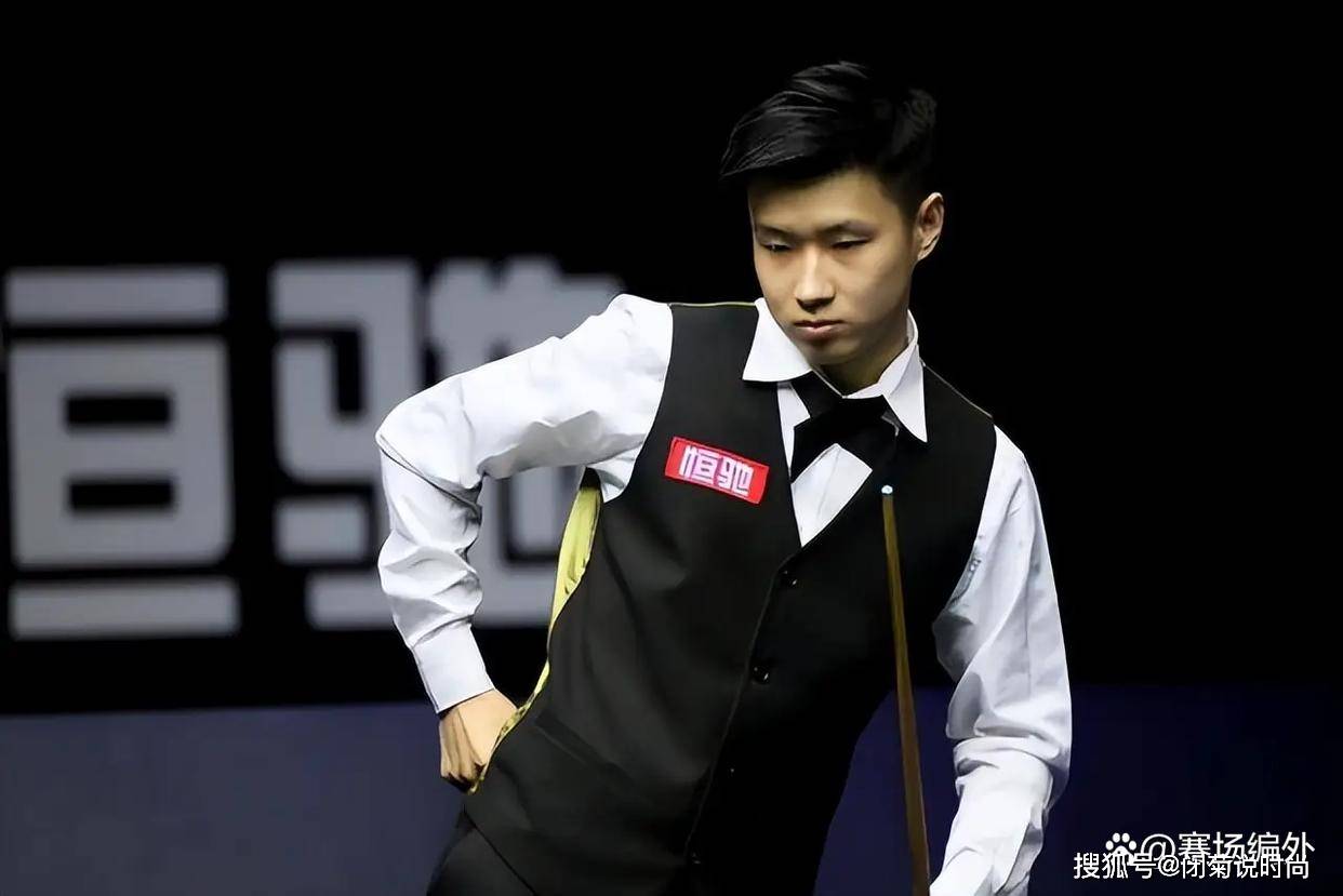 了斯诺克赛, 刚刚在英格, 被对手拖入 了斯诺克赛, 刚刚在英格, 被对手拖入