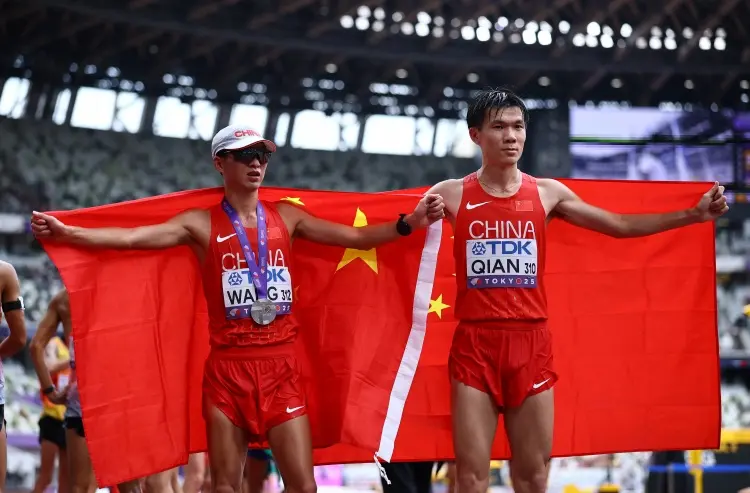 录夺金, 但因为被红 录夺金, 但因为被红